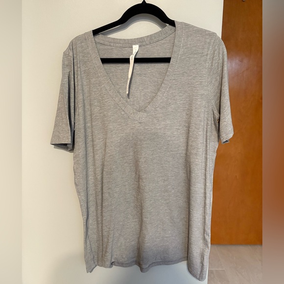 Lululemon Athletica Gray V-Neck Tee - Picture 1 of 3